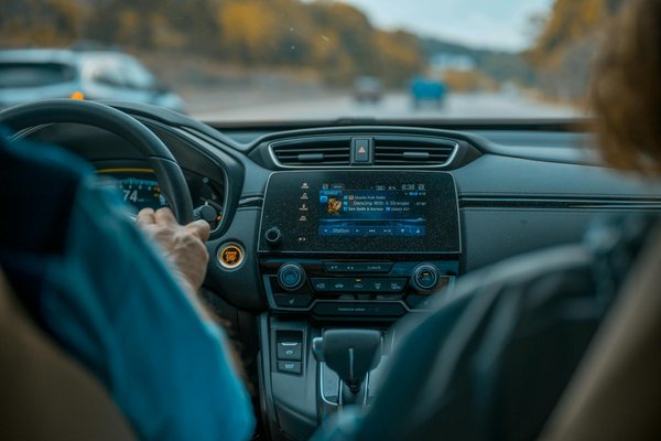 Comment fonctionne un système de navigation dans un véhicule ?